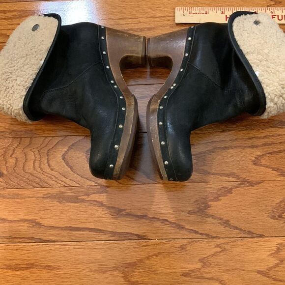 UGG Size 6 Lynnea black suede shearling lined clog boots - Picture 12 of 14